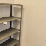 LOTE 068 - 01 ESTANTE DE FERRO COM 04 PRATELEIRAS. (NO ESTADO) ATENÇÃO! FAZER A VISITAÇÃO ANTES DE ARREMATAR, NÃO SABEMOS SE FUNCIONA. LEILÃO NÃO TEM GARANTIA E NEM DEVOLUÇÃO, SUJEITO A POSSÍVEIS AVARIAS VISÍVEIS/OCULTAS E/OU AUSÊNCIA DE COMPONENTES.