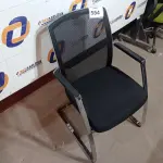 LOTE 554 - 01 CADEIRA DE ESCRITÓRIO. (NO ESTADO EM QUE SE ENCONTRA. SUJEITO A AVARIAS OCULTAS/VISÍVEIS.)