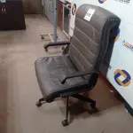 LOTE 510 - 01 CADEIRA DE ESCRITÓRIO. (NO ESTADO EM QUE SE ENCONTRA. SUJEITO A AVARIAS OCULTAS/VISÍVEIS.)