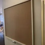 LOTE 080 - 01 QUADRO DE CORTIÇA PARA RECADOS. (NO ESTADO) ATENÇÃO! FAZER A VISITAÇÃO ANTES DE ARREMATAR, NÃO SABEMOS SE FUNCIONA. LEILÃO NÃO TEM GARANTIA E NEM DEVOLUÇÃO, SUJEITO A POSSÍVEIS AVARIAS VISÍVEIS/OCULTAS E/OU AUSÊNCIA DE COMPONENTES.