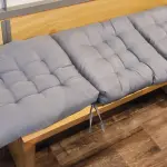 LOTE 021 - 01 BANCO EM MADEIRA COM 03 ACENTOS ESTOFADOS.  (NO ESTADO) ATENÇÃO! FAZER A VISITAÇÃO ANTES DE ARREMATAR, NÃO SABEMOS SE FUNCIONA. LEILÃO NÃO TEM GARANTIA E NEM DEVOLUÇÃO, SUJEITO A POSSÍVEIS AVARIAS VISÍVEIS/OCULTAS E/OU AUSÊNCIA DE COMPONENTES.