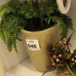 LOTE 046 -  02 PLANTAS DECORATIVAS. (NO ESTADO) ATENÇÃO! FAZER A VISITAÇÃO ANTES DE ARREMATAR, NÃO SABEMOS SE FUNCIONA. LEILÃO NÃO TEM GARANTIA E NEM DEVOLUÇÃO, SUJEITO A POSSÍVEIS AVARIAS VISÍVEIS/OCULTAS E/OU AUSÊNCIA DE COMPONENTES.
