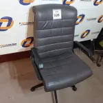 LOTE 528 - 01 CADEIRA DE ESCRITÓRIO. (NO ESTADO EM QUE SE ENCONTRA. SUJEITO A AVARIAS OCULTAS/VISÍVEIS.)