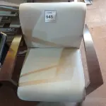 LOTE 545 - 01 POLTRONA (EASY CHAIR). (NO ESTADO EM QUE SE ENCONTRA. SUJEITO A AVARIAS OCULTAS/VISÍVEIS.)