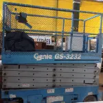 LOTE 564 - 01  PLATAFORMA ELEVATÓRIA GENIE GS-3232. (NO ESTADO EM QUE SE ENCONTRA. SUJEITO A AVARIAS CULTAS/VISÍVEIS.) AV9496Y