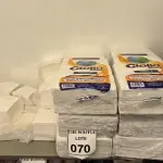 LOTE 070 - 01 LOTE COM GUARDANAPOS E TOALHAS DE PAPEL. (NO ESTADO) ATENÇÃO! FAZER A VISITAÇÃO ANTES DE ARREMATAR, NÃO SABEMOS SE FUNCIONA. LEILÃO NÃO TEM GARANTIA E NEM DEVOLUÇÃO, SUJEITO A POSSÍVEIS AVARIAS VISÍVEIS/OCULTAS E/OU AUSÊNCIA DE COMPONENTES.
