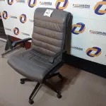 LOTE 543 - 01 CADEIRA DE ESCRITÓRIO. (NO ESTADO EM QUE SE ENCONTRA. SUJEITO A AVARIAS OCULTAS/VISÍVEIS.)