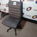 LOTE 549 - 01 CADEIRA DE ESCRITÓRIO. (NO ESTADO EM QUE SE ENCONTRA. SUJEITO A AVARIAS OCULTAS/VISÍVEIS.)
