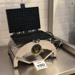 LOTE 100 - 01 WAFFERLEIRA. (NO ESTADO) ATENÇÃO! FAZER A VISITAÇÃO ANTES DE ARREMATAR, NÃO SABEMOS SE FUNCIONA. LEILÃO NÃO TEM GARANTIA E NEM DEVOLUÇÃO, SUJEITO A POSSÍVEIS AVARIAS VISÍVEIS/OCULTAS E/OU AUSÊNCIA DE COMPONENTES.