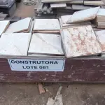 LOTE 081 - APROXIMADAMENTE 5,41 M² DE REVESTIMENTO 30X30CM PAREDE. (NO ESTADO EM QUE SE ENCONTRA. SUJEITO A AVARIAS OCULTAS/VISÍVEIS.)
