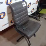 LOTE 553 - 01 CADEIRA DE ESCRITÓRIO. (NO ESTADO EM QUE SE ENCONTRA. SUJEITO A AVARIAS OCULTAS/VISÍVEIS.)
