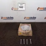 LOTE 162 - 01 LOTE COM PARAFUSOS FRANCÊS COM ZB 3/8-16X2. (NO ESTADO) ATENÇÃO! FAZER A VISITAÇÃO ANTES DE ARREMATAR, NÃO SABEMOS SE FUNCIONA. LEILÃO NÃO TEM GARANTIA E NEM DEVOLUÇÃO, SUJEITO A POSSÍVEIS AVARIAS VISÍVEIS/OCULTAS E/OU AUSÊNCIA DE COMPONENTES.