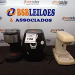 LOTE 136 - 01 BATEDEIRA, 01 CAFETEIRA E 01 AIR FRYER INCOMPLETOS. (NO ESTADO) ATENÇÃO! FAZER A VISITAÇÃO ANTES DE ARREMATAR, NÃO SABEMOS SE FUNCIONA. LEILÃO NÃO TEM GARANTIA E NEM DEVOLUÇÃO, SUJEITO A POSSÍVEIS AVARIAS VISÍVEIS/OCULTAS E/OU AUSÊNCIA DE COMPONENTES.