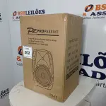 LOTE 202 - 01 CAIXA DE SOM PASSIVA MARCA PZ PRO ÁUDIO. (NO ESTADO) ATENÇÃO! FAZER A VISITAÇÃO ANTES DE ARREMATAR, NÃO SABEMOS SE FUNCIONA. LEILÃO NÃO TEM GARANTIA E NEM DEVOLUÇÃO, SUJEITO A POSSÍVEIS AVARIAS VISÍVEIS/OCULTAS E/OU AUSÊNCIA DE COMPONENTES.