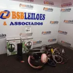 LOTE 001 - 13 FONES DE OUVIDO MARCAS E MODELOS DIVERSOS. (NO ESTADO) ATENÇÃO! FAZER A VISITAÇÃO ANTES DE ARREMATAR, NÃO SABEMOS SE FUNCIONA. LEILÃO NÃO TEM GARANTIA E NEM DEVOLUÇÃO, SUJEITO A POSSÍVEIS AVARIAS VISÍVEIS/OCULTAS E/OU AUSÊNCIA DE COMPONENTES.