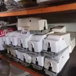 LOTE 128 - 01 LOTE COM DISPENSES PARA SABÃO.  (NO ESTADO) ATENÇÃO! FAZER A VISITAÇÃO ANTES DE ARREMATAR, NÃO SABEMOS SE FUNCIONA. LEILÃO NÃO TEM GARANTIA E NEM DEVOLUÇÃO, SUJEITO A POSSÍVEIS AVARIAS VISÍVEIS/OCULTAS E/OU AUSÊNCIA DE COMPONENTES.