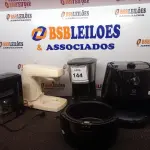 LOTE 144 - 01 BATEDEIRA, 02 CAFETEIRAS E 01 AIR FRYER INCOMPLETAS. (NO ESTADO) ATENÇÃO! FAZER A VISITAÇÃO ANTES DE ARREMATAR, NÃO SABEMOS SE FUNCIONA. LEILÃO NÃO TEM GARANTIA E NEM DEVOLUÇÃO, SUJEITO A POSSÍVEIS AVARIAS VISÍVEIS/OCULTAS E/OU AUSÊNCIA DE COMPONENTES.