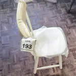 LOTE 193 - 01 CADEIRA EM MADEIRA BRANCA (NOVO). (NO ESTADO) ATENÇÃO! FAZER A VISITAÇÃO ANTES DE ARREMATAR, NÃO SABEMOS SE FUNCIONA. LEILÃO NÃO TEM GARANTIA E NEM DEVOLUÇÃO, SUJEITO A POSSÍVEIS AVARIAS VISÍVEIS/OCULTAS E/OU AUSÊNCIA DE COMPONENTES.
