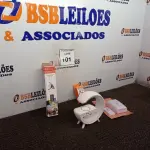 LOTE 101 - 01 SMART LIGHT SOUND, 01 CARRINHO DE PORTA DE MOVIMENTO, 01 EXTENSOR DE TORNEIRA E SUPORTE PARA CELULAR. (NO ESTADO) ATENÇÃO! FAZER A VISITAÇÃO ANTES DE ARREMATAR, NÃO SABEMOS SE FUNCIONA. LEILÃO NÃO TEM GARANTIA E NEM DEVOLUÇÃO, SUJEITO A POSSÍVEIS AVARIAS VISÍVEIS/OCULTAS E/OU AUSÊNCIA DE COMPONENTES.