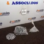 LOTE 215 - 01 SACO COM PARAFUSOS CABEÇA LISA COM PORCAS. (NO ESTADO) ATENÇÃO! FAZER A VISITAÇÃO ANTES DE ARREMATAR, NÃO SABEMOS SE FUNCIONA. LEILÃO NÃO TEM GARANTIA E NEM DEVOLUÇÃO, SUJEITO A POSSÍVEIS AVARIAS VISÍVEIS/OCULTAS E/OU AUSÊNCIA DE COMPONENTES.