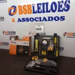 LOTE 035 - 01 MALETA COM FERRAMENTAS, ALICATE, MARTELO, ESTILETE, CHAVE DE TESTE. (NO ESTADO) ATENÇÃO! FAZER A VISITAÇÃO ANTES DE ARREMATAR, NÃO SABEMOS SE FUNCIONA. LEILÃO NÃO TEM GARANTIA E NEM DEVOLUÇÃO, SUJEITO A POSSÍVEIS AVARIAS VISÍVEIS/OCULTAS E/OU AUSÊNCIA DE COMPONENTES.