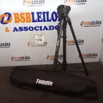 LOTE 176 - 01 TRIPÉ PARA CÂMERA TOMATE MTG-3016. (NO ESTADO) ATENÇÃO! FAZER A VISITAÇÃO ANTES DE ARREMATAR, NÃO SABEMOS SE FUNCIONA. LEILÃO NÃO TEM GARANTIA E NEM DEVOLUÇÃO, SUJEITO A POSSÍVEIS AVARIAS VISÍVEIS/OCULTAS E/OU AUSÊNCIA DE COMPONENTES.