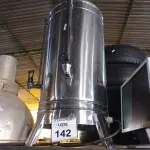 LOTE 142 - 01 CAFETEIRA INDUSTRIAL EM INOX.  (NO ESTADO) ATENÇÃO! FAZER A VISITAÇÃO ANTES DE ARREMATAR, NÃO SABEMOS SE FUNCIONA. LEILÃO NÃO TEM GARANTIA E NEM DEVOLUÇÃO, SUJEITO A POSSÍVEIS AVARIAS VISÍVEIS/OCULTAS E/OU AUSÊNCIA DE COMPONENTES.