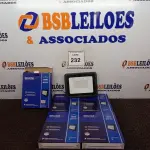 LOTE 232 - 05 REFLETORES DE LED AMBIENTE EXTERNO 100W CADA(NOVO). (NO ESTADO) ATENÇÃO! FAZER A VISITAÇÃO ANTES DE ARREMATAR, NÃO SABEMOS SE FUNCIONA. LEILÃO NÃO TEM GARANTIA E NEM DEVOLUÇÃO, SUJEITO A POSSÍVEIS AVARIAS VISÍVEIS/OCULTAS E/OU AUSÊNCIA DE COMPONENTES.