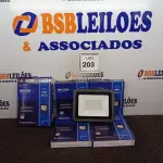 LOTE 203 - 05 REFLETORES DE LED AMBIENTES EXTERNOS 100W. (NOVO) (NO ESTADO) ATENÇÃO! FAZER A VISITAÇÃO ANTES DE ARREMATAR, NÃO SABEMOS SE FUNCIONA. LEILÃO NÃO TEM GARANTIA E NEM DEVOLUÇÃO, SUJEITO A POSSÍVEIS AVARIAS VISÍVEIS/OCULTAS E/OU AUSÊNCIA DE COMPONENTES.