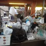 LOTE 213 - 02 FERROS DE PASSAR ROUPA, 02 SANDUICHEIRAS, 01 MULTIPROCESSADOR, 01 BATEDEIRA E MATERIAIS ELETRÔNICOS MARCAS E MODELOS DIVERSOS. (NO ESTADO) ATENÇÃO! FAZER A VISITAÇÃO ANTES DE ARREMATAR, NÃO SABEMOS SE FUNCIONA. LEILÃO NÃO TEM GARANTIA E NEM DEVOLUÇÃO, SUJEITO A POSSÍVEIS AVARIAS VISÍVEIS/OCULTAS E/OU AUSÊNCIA DE COMPONENTES.