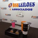 LOTE 094 - 01 COPO COM SOM, 01 COPO STANLEY E 01 GARRAFA COM 03 CANECAS.  (NO ESTADO) ATENÇÃO! FAZER A VISITAÇÃO ANTES DE ARREMATAR, NÃO SABEMOS SE FUNCIONA. LEILÃO NÃO TEM GARANTIA E NEM DEVOLUÇÃO, SUJEITO A POSSÍVEIS AVARIAS VISÍVEIS/OCULTAS E/OU AUSÊNCIA DE COMPONENTES.