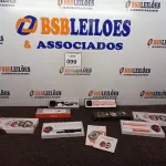 LOTE 099 - 04 RELÓGIOS SMART WACTH. (NO ESTADO) ATENÇÃO! FAZER A VISITAÇÃO ANTES DE ARREMATAR, NÃO SABEMOS SE FUNCIONA. LEILÃO NÃO TEM GARANTIA E NEM DEVOLUÇÃO, SUJEITO A POSSÍVEIS AVARIAS VISÍVEIS/OCULTAS E/OU AUSÊNCIA DE COMPONENTES.