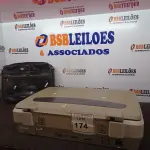 LOTE 174 - 01 SCANNER EPSON E 01 BOLSA PARA NOTEBOOK. (NO ESTADO) ATENÇÃO! FAZER A VISITAÇÃO ANTES DE ARREMATAR, NÃO SABEMOS SE FUNCIONA. LEILÃO NÃO TEM GARANTIA E NEM DEVOLUÇÃO, SUJEITO A POSSÍVEIS AVARIAS VISÍVEIS/OCULTAS E/OU AUSÊNCIA DE COMPONENTES.