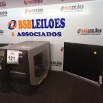 LOTE 121 - 03 MONITORES SEM PÉ E 01 IMPRESSORA TÉRMICA PARA ETIQUETAS SEBRA ZM 400.  (NO ESTADO) ATENÇÃO! FAZER A VISITAÇÃO ANTES DE ARREMATAR, NÃO SABEMOS SE FUNCIONA. LEILÃO NÃO TEM GARANTIA E NEM DEVOLUÇÃO, SUJEITO A POSSÍVEIS AVARIAS VISÍVEIS/OCULTAS E/OU AUSÊNCIA DE COMPONENTES.