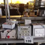 LOTE 139 - 01 LOTE COM VOLTÍMETROS, FONTE DE ALIMENTAÇÃO E CAIXA DE SKINNER. (NO ESTADO) ATENÇÃO! FAZER A VISITAÇÃO ANTES DE ARREMATAR, NÃO SABEMOS SE FUNCIONA. LEILÃO NÃO TEM GARANTIA E NEM DEVOLUÇÃO, SUJEITO A POSSÍVEIS AVARIAS VISÍVEIS/OCULTAS E/OU AUSÊNCIA DE COMPONENTES.