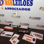 LOTE 099 - 04 RELÓGIOS SMART WACTH. (NO ESTADO) ATENÇÃO! FAZER A VISITAÇÃO ANTES DE ARREMATAR, NÃO SABEMOS SE FUNCIONA. LEILÃO NÃO TEM GARANTIA E NEM DEVOLUÇÃO, SUJEITO A POSSÍVEIS AVARIAS VISÍVEIS/OCULTAS E/OU AUSÊNCIA DE COMPONENTES.
