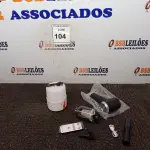 LOTE 104 - 01 ASPIRADOR DE PÓ PORTÁTIL E 01 LUZ PARA CAMPING. (NO ESTADO) ATENÇÃO! FAZER A VISITAÇÃO ANTES DE ARREMATAR, NÃO SABEMOS SE FUNCIONA. LEILÃO NÃO TEM GARANTIA E NEM DEVOLUÇÃO, SUJEITO A POSSÍVEIS AVARIAS VISÍVEIS/OCULTAS E/OU AUSÊNCIA DE COMPONENTES.