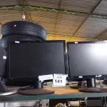 LOTE 141 - 05 MONITORES LCD COM AVARIAS MARCAS E MODELOS DIVERSOS. (NO ESTADO) ATENÇÃO! FAZER A VISITAÇÃO ANTES DE ARREMATAR, NÃO SABEMOS SE FUNCIONA. LEILÃO NÃO TEM GARANTIA E NEM DEVOLUÇÃO, SUJEITO A POSSÍVEIS AVARIAS VISÍVEIS/OCULTAS E/OU AUSÊNCIA DE COMPONENTES.