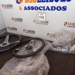 LOTE 112 - 01 LOTE COM JUNTA DE MOTOR DODGE V8 FELPRO3/8 E VOLANTE ESPORTIVOS. (NO ESTADO) ATENÇÃO! FAZER A VISITAÇÃO ANTES DE ARREMATAR, NÃO SABEMOS SE FUNCIONA. LEILÃO NÃO TEM GARANTIA E NEM DEVOLUÇÃO, SUJEITO A POSSÍVEIS AVARIAS VISÍVEIS/OCULTAS E/OU AUSÊNCIA DE COMPONENTES.