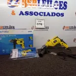 LOTE 078 - 01 FURADEIRA DE IMPACTO COM MARTELETE. (NO ESTADO) ATENÇÃO! FAZER A VISITAÇÃO ANTES DE ARREMATAR, NÃO SABEMOS SE FUNCIONA. LEILÃO NÃO TEM GARANTIA E NEM DEVOLUÇÃO, SUJEITO A POSSÍVEIS AVARIAS VISÍVEIS/OCULTAS E/OU AUSÊNCIA DE COMPONENTES.