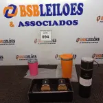 LOTE 094 - 01 COPO COM SOM, 01 COPO STANLEY E 01 GARRAFA COM 03 CANECAS.  (NO ESTADO) ATENÇÃO! FAZER A VISITAÇÃO ANTES DE ARREMATAR, NÃO SABEMOS SE FUNCIONA. LEILÃO NÃO TEM GARANTIA E NEM DEVOLUÇÃO, SUJEITO A POSSÍVEIS AVARIAS VISÍVEIS/OCULTAS E/OU AUSÊNCIA DE COMPONENTES.
