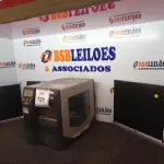 LOTE 121 - 03 MONITORES SEM PÉ E 01 IMPRESSORA TÉRMICA PARA ETIQUETAS SEBRA ZM 400.  (NO ESTADO) ATENÇÃO! FAZER A VISITAÇÃO ANTES DE ARREMATAR, NÃO SABEMOS SE FUNCIONA. LEILÃO NÃO TEM GARANTIA E NEM DEVOLUÇÃO, SUJEITO A POSSÍVEIS AVARIAS VISÍVEIS/OCULTAS E/OU AUSÊNCIA DE COMPONENTES.