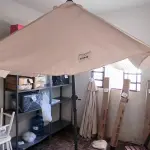 LOTE 194 - 01 OMBRELONE COM BASE. (NO ESTADO) ATENÇÃO! FAZER A VISITAÇÃO ANTES DE ARREMATAR, NÃO SABEMOS SE FUNCIONA. LEILÃO NÃO TEM GARANTIA E NEM DEVOLUÇÃO, SUJEITO A POSSÍVEIS AVARIAS VISÍVEIS/OCULTAS E/OU AUSÊNCIA DE COMPONENTES.