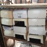 LOTE 330 - 01 LOTE COM DISPENSES DE PAPAL. (NO ESTADO) ATENÇÃO! FAZER A VISITAÇÃO ANTES DE ARREMATAR, NÃO SABEMOS SE FUNCIONA. LEILÃO NÃO TEM GARANTIA E NEM DEVOLUÇÃO, SUJEITO A POSSÍVEIS AVARIAS VISÍVEIS/OCULTAS E/OU AUSÊNCIA DE COMPONENTES.