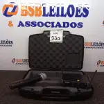LOTE 035 - 01 MALETA COM BASE E MICROFONE SEM FIO MARCA SHURE. (NO ESTADO) ATENÇÃO! FAZER A VISITAÇÃO ANTES DE ARREMATAR, NÃO SABEMOS SE FUNCIONA. LEILÃO NÃO TEM GARANTIA E NEM DEVOLUÇÃO, SUJEITO A POSSÍVEIS AVARIAS VISÍVEIS/OCULTAS E/OU AUSÊNCIA DE COMPONENTES.
