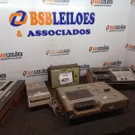 LOTE 421 - 01 LOTE C/VÁRIOS TOCA-FITAS MARCAS E MODELOS DIVERSOS. (NO ESTADO) ATENÇÃO! FAZER A VISITAÇÃO ANTES DE ARREMATAR, NÃO SABEMOS SE FUNCIONA. LEILÃO NÃO TEM GARANTIA E NEM DEVOLUÇÃO, SUJEITO A POSSÍVEIS AVARIAS VISÍVEIS/OCULTAS E/OU AUSÊNCIA DE COMPONENTES.