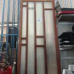 LOTE 254 - 02 PORTAS EM MADEIRA COM VIDRO.  (NO ESTADO) ATENÇÃO! FAZER A VISITAÇÃO ANTES DE ARREMATAR, NÃO SABEMOS SE FUNCIONA. LEILÃO NÃO TEM GARANTIA E NEM DEVOLUÇÃO, SUJEITO A POSSÍVEIS AVARIAS VISÍVEIS/OCULTAS E/OU AUSÊNCIA DE COMPONENTES.