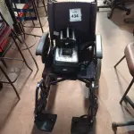 LOTE 434 - 01 CADEIRA DE RODAS ELÉTRICA. (NO ESTADO) ATENÇÃO! FAZER A VISITAÇÃO ANTES DE ARREMATAR, NÃO SABEMOS SE FUNCIONA. LEILÃO NÃO TEM GARANTIA E NEM DEVOLUÇÃO, SUJEITO A POSSÍVEIS AVARIAS VISÍVEIS/OCULTAS E/OU AUSÊNCIA DE COMPONENTES.