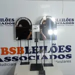 LOTE 297 - 02 ESPELHOS E 01 MOSTRUÁRIO. (NO ESTADO) ATENÇÃO! FAZER A VISITAÇÃO ANTES DE ARREMATAR, NÃO SABEMOS SE FUNCIONA. LEILÃO NÃO TEM GARANTIA E NEM DEVOLUÇÃO, SUJEITO A POSSÍVEIS AVARIAS VISÍVEIS/OCULTAS E/OU AUSÊNCIA DE COMPONENTES.