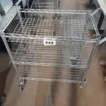 LOTE 443 - 01 CARRINHO DE FERRO P/TRANSPORTE C/03 BANDEJAS.  (NO ESTADO) ATENÇÃO! FAZER A VISITAÇÃO ANTES DE ARREMATAR, NÃO SABEMOS SE FUNCIONA. LEILÃO NÃO TEM GARANTIA E NEM DEVOLUÇÃO, SUJEITO A POSSÍVEIS AVARIAS VISÍVEIS/OCULTAS E/OU AUSÊNCIA DE COMPONENTES.